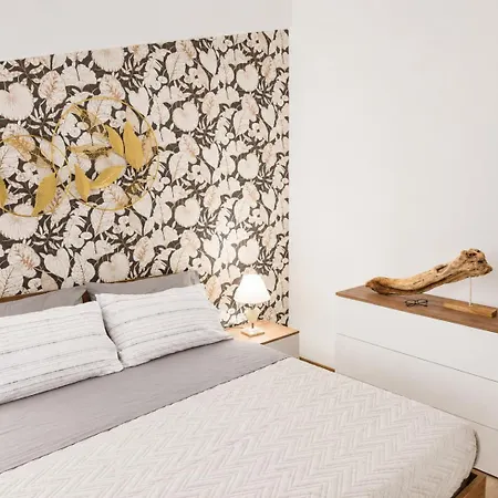 Cozy Near Torre Talao & Historic Centre Feriehus